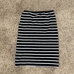 Forever 21 women’s size medium pencil skirt black white striped